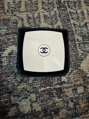CHANEL Les Beiges Golden eyeshadow palette